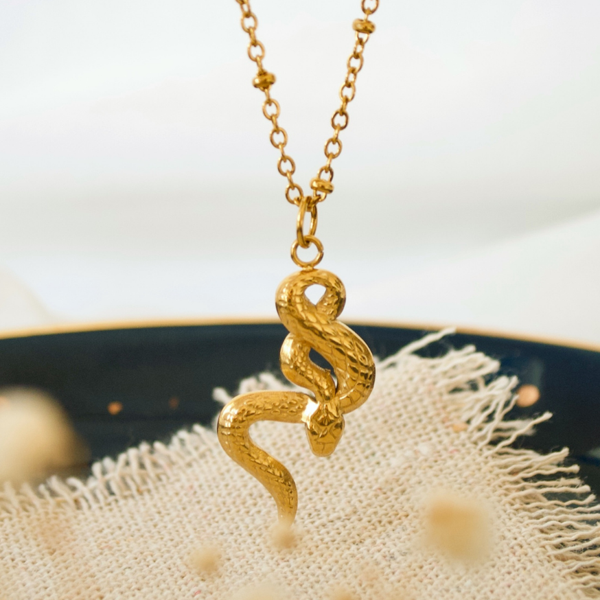 THE SERPENT PENDANT NECKLACE, GOLD